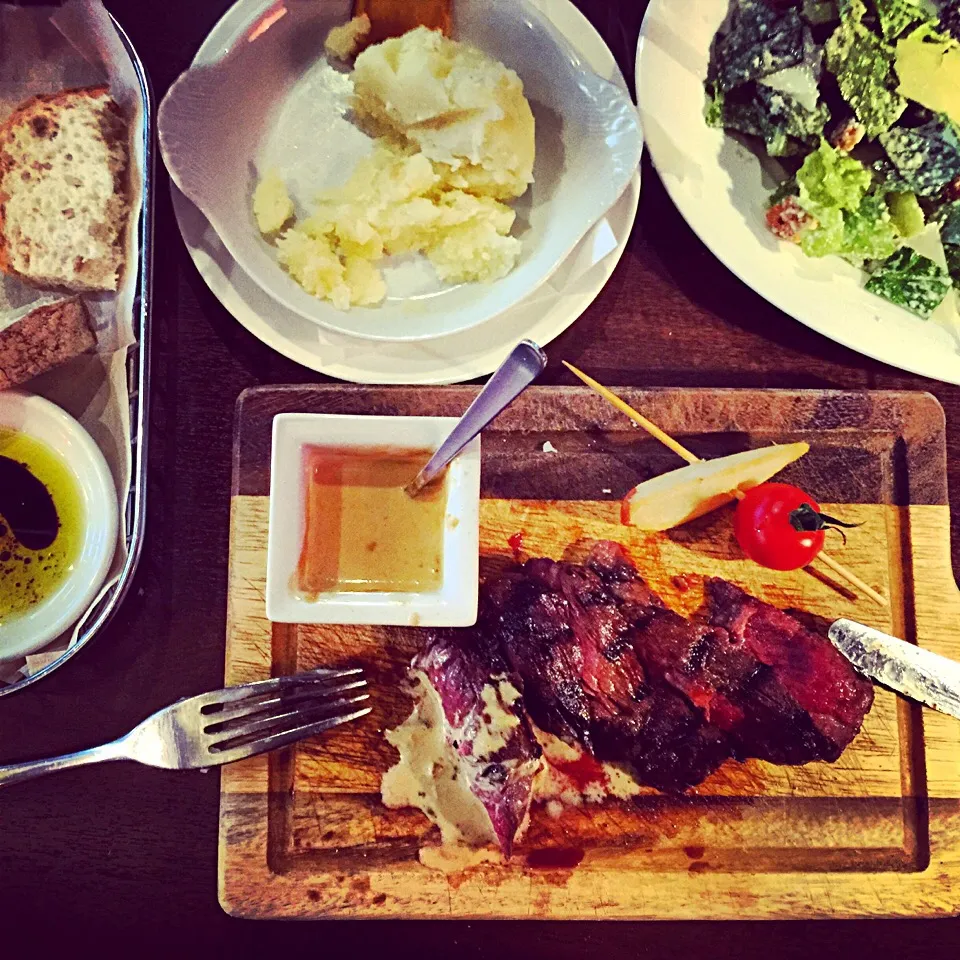 Bourbon marinated Morgan ranch hanger tender steak with peppercorn sauce. Mash & Caesar.|Hiroyuki Miyagiさん