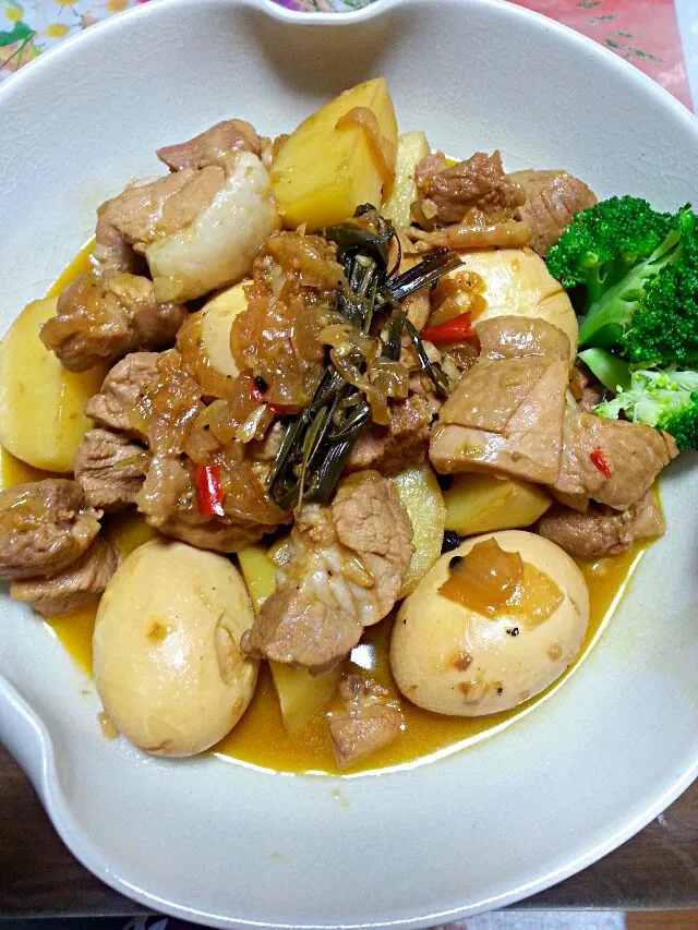 adobong pork & chicken w/ egg & potato# philippine cuisine//鶏肉と豚肉の煮物@Miki's House|Miki Jorierose Obispoさん