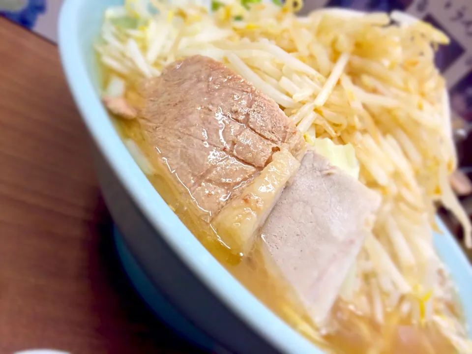 【ひとやすみ】外で食べた家系ラーメン|LOUPEのオフィスごはんさん