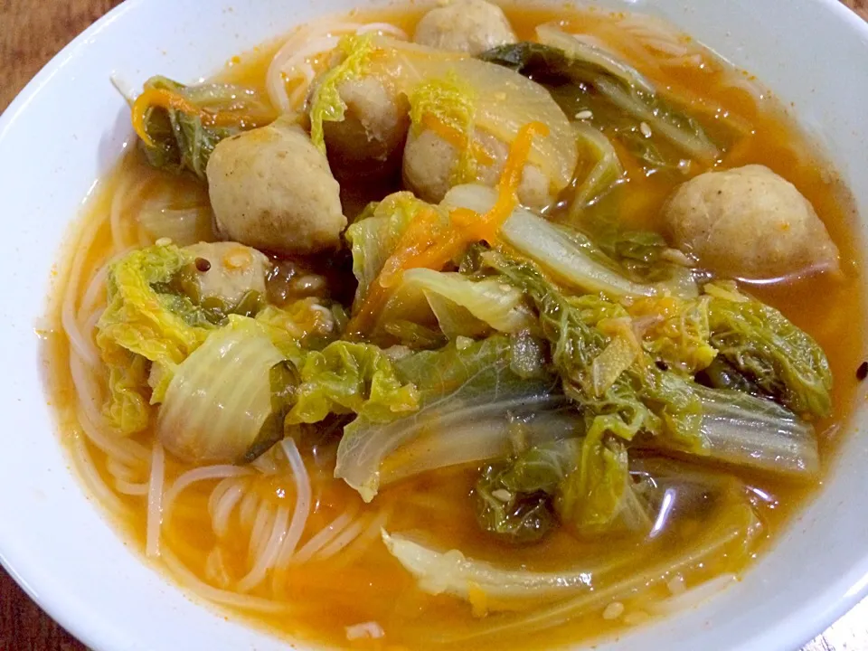 Vegetable broth with meatballs and vermicelli. I boiled squash broth for the soup base and add a little home made chicken stock and not to forget, radish kimchi|Kenex Kum Chee Kuanさん