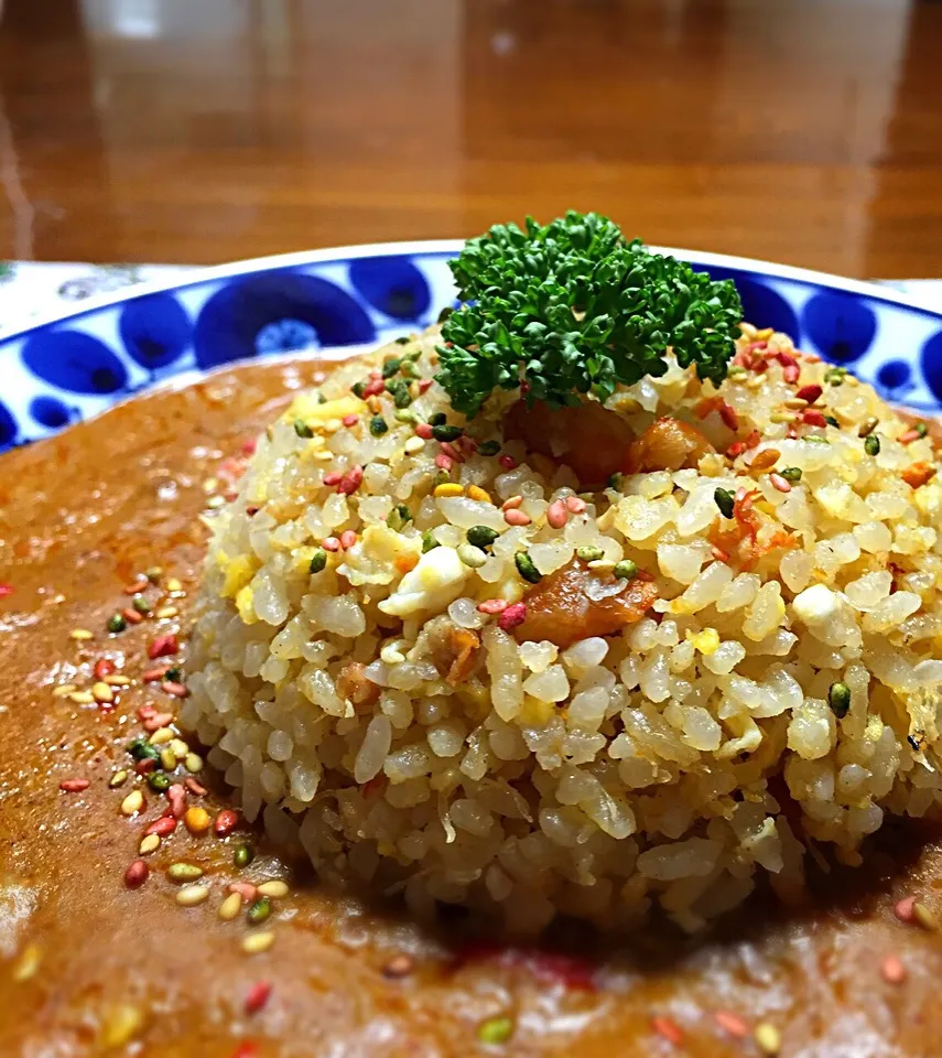 オヤジ特製『上海蟹炒飯＆四川風咖喱』にしきゴマを振りかけて♪|TETSU♪😋さん