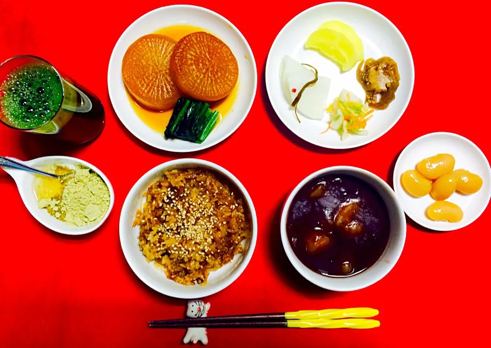 朝ごはんは勝負飯^o^はみちゃん定食❗️大根飯、かぼちゃのおしるこ、大根のコラーゲン煮、漬け物盛合せ^_−☆たっぷり野菜の朝ごはん食べて頑張ります（笑）GOOD^_−☆|はみちゃんさん