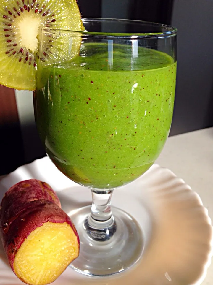 Kiwi banana smoothie|viviさん