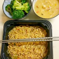 Snapdishの料理写真:Steamed broccoli seasoned in cayenne pepper, corn chowder, and instant yakisoba noodles|ceciliaさん