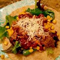 Beef tacos (with corn, diced tomatoes, spring mix, shredded mozzarella and ground beef on whole wheat tortilla)|ceciliaさん