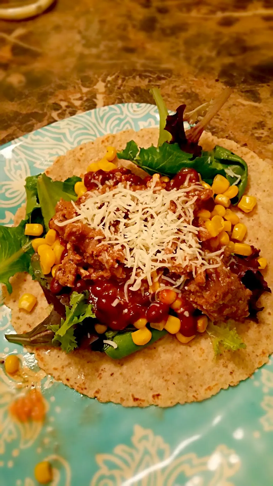 Beef tacos (with corn, diced tomatoes, spring mix, shredded mozzarella and ground beef on whole wheat tortilla)|ceciliaさん