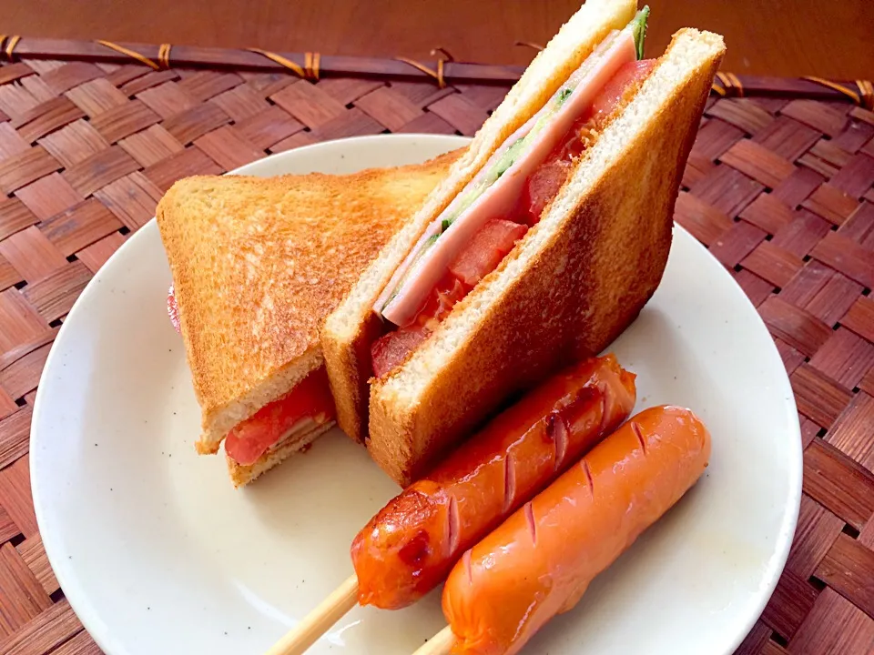 Ham,Tomato&cucumber hot sandwich🍞ﾊﾑﾄﾏﾄきゅうりのﾎｯﾄｻﾝﾄﾞ|🌈Ami🍻さん