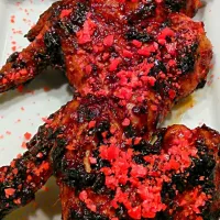 Pop Rock wings! Chipotle rub smoked over apple wood with a sour cherry bbq glaze and topped with watermelon Pop Rocks.|travis baeumelさん