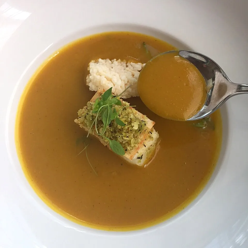 Snapdishの料理写真:Pumpkin soup with snow fish and holy basil|Obeoom Jumsai Na Ayudhyaさん