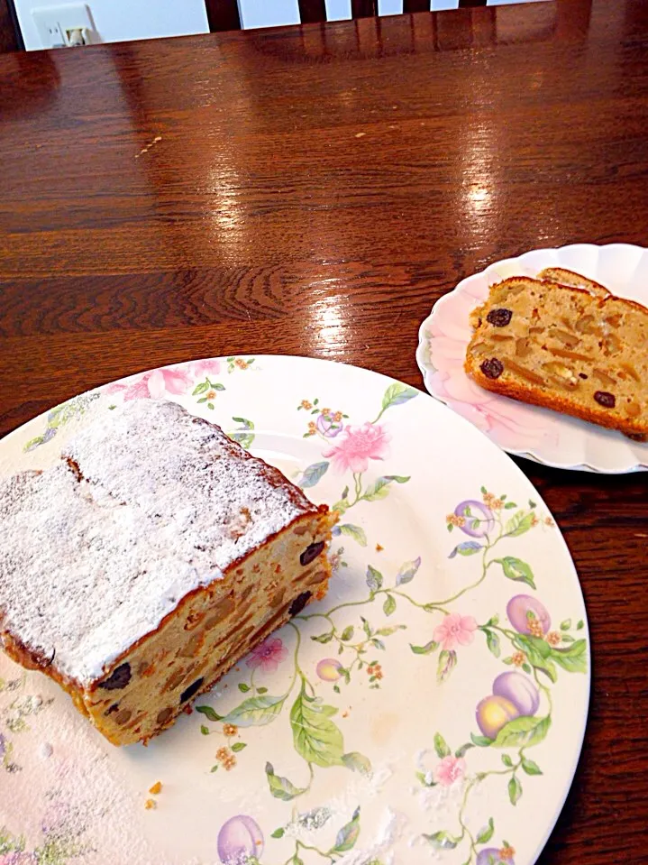 Snapdishの料理写真:りるのんさんの料理 ドライフルーツとクルミたっぷりのパウンドケーキ🌸|ミヨーさん