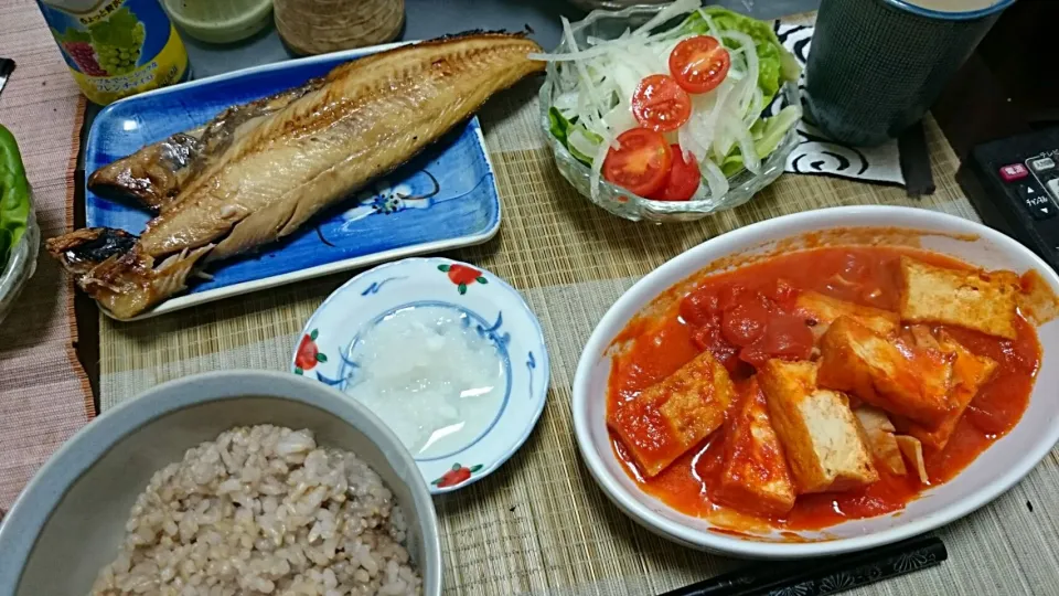 ホッケの塩焼き＆厚揚げ＆玉ねぎサラダ|まぐろさん