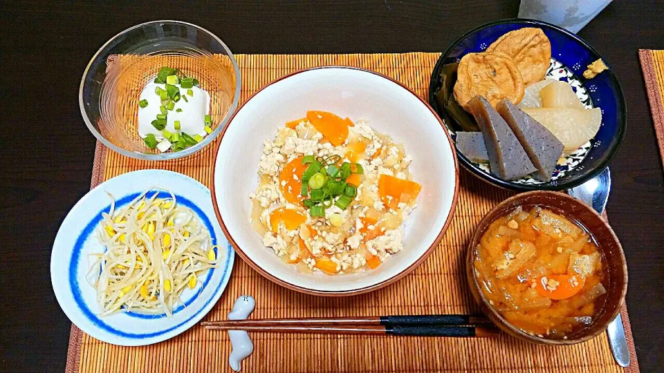 鶏そぼろあんかけ丼とがんも炊き合わせ|pikyuさん