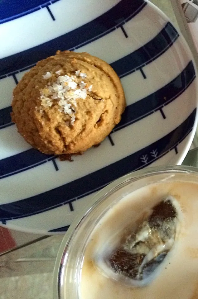 Salty sweet peanut butter cookie and milk with espresso ice cubes|Ong Sor Fernさん