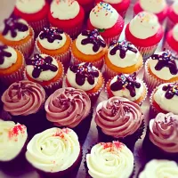 Cupcakes - Rainbow, Red velvet, Chocolate n Vanilla|Sarah Abd Rahmanさん