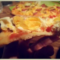 pizza z polską kiełbasą i jajem.|Ana Punkさん