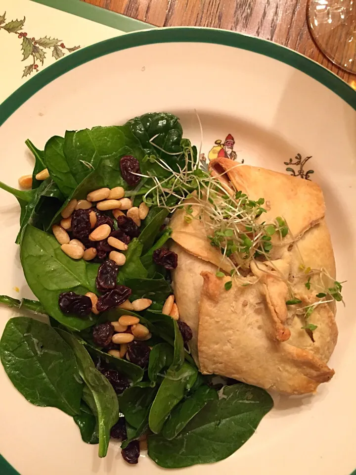 corsican turnover and spinach salad|Matthew Cashenさん