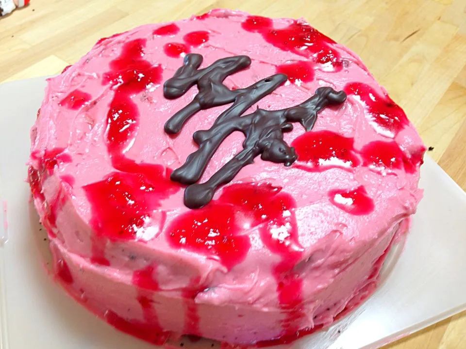 Snapdishの料理写真:Christmas chocolate cake with cranberry buttercream|Kirsten Adachiさん