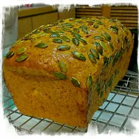 Wholemeal bread loaf with pumpkin seeds|Cindyさん