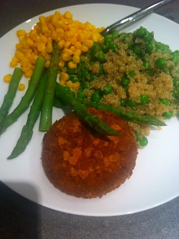 Quinoa and peas in coconut oil with asparagus, corn and vegetable burger|🍓Jolejo🍓さん