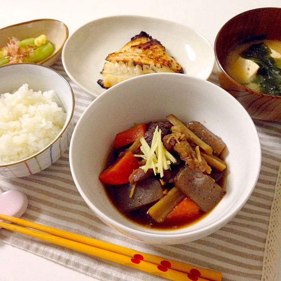 牛すじの煮込み・つぼ鯛の塩麹焼き・焼きなす・お味噌汁(わかめ×豆腐×揚げ)|Accaさん