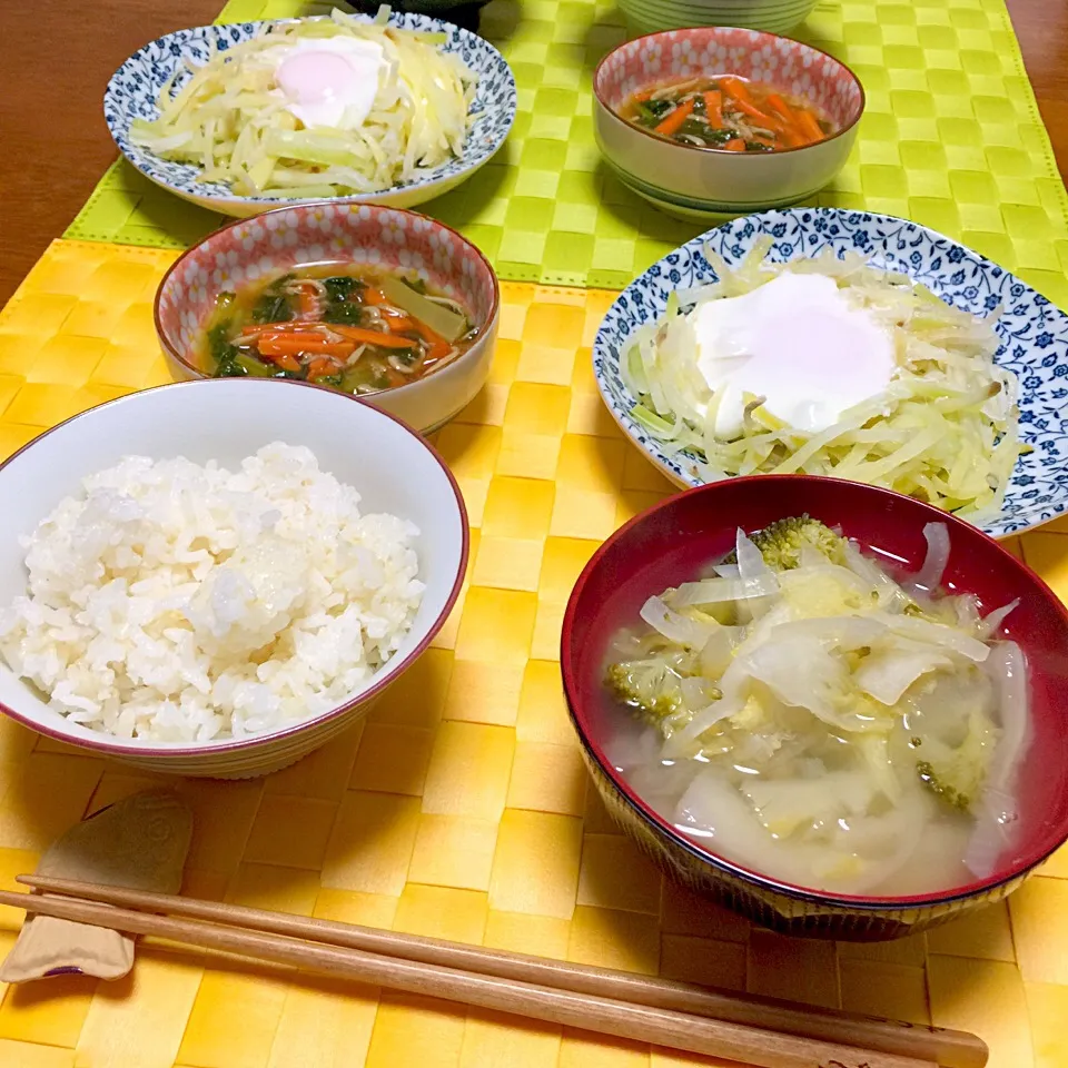 菜っ葉のとろみ煮、巣篭もりポテト、ブロッコリーと白菜のお味噌汁|舐め子さん