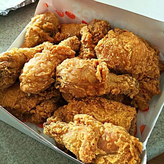 Snapdishの料理写真:🎭Popeyes Fried Chicken for Late #Lunch at My Aunt's House in New Orleans Louisiana Love That #Chicken from Popeyes #Box lunch/Deli #Main dish 😊 💜 🎭|Alisha GodsglamGirl Matthewsさん