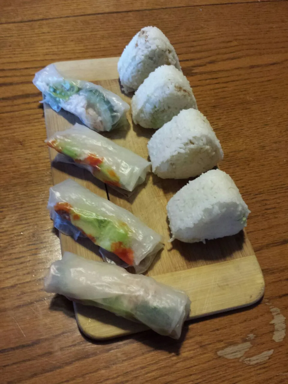 Snapdishの料理写真:Tuna avocadi onigiri and rice papers rolls|Amandaさん