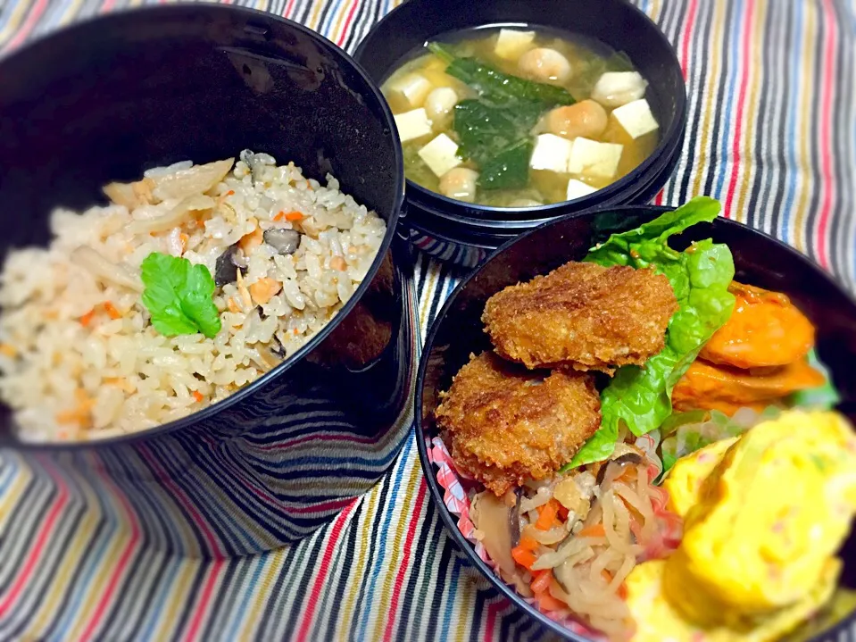 朝から炊き込みしてヒレカツ揚げて、帰宅までなんとか雨降りませんように弁当|ちもこさん