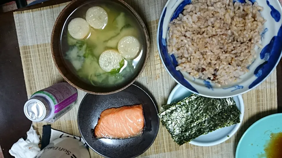 鮭の味噌漬け＆海苔＆麩の味噌汁|まぐろさん