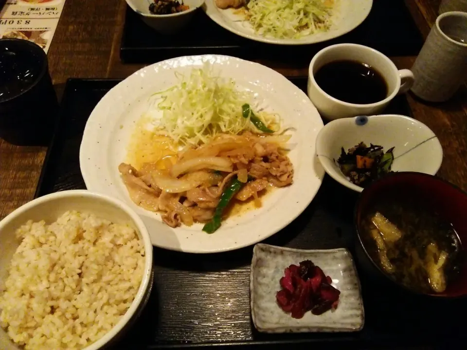 『莫莫居 鶯』の生姜焼き定食、850円。|東京ライオンズさん