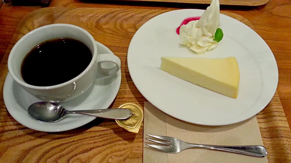 シロクマカフェのチーズケーキ|こぢえさん