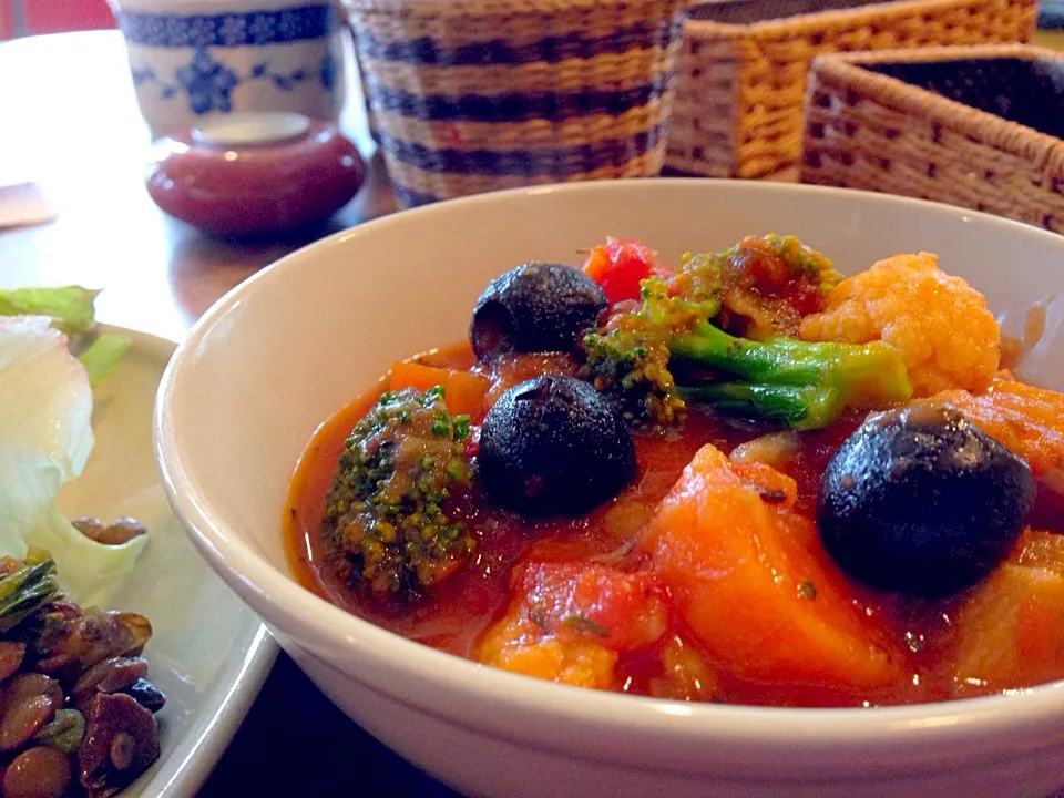 Snapdishの料理写真:Chicken and Olive Stew|Kirsten Adachiさん