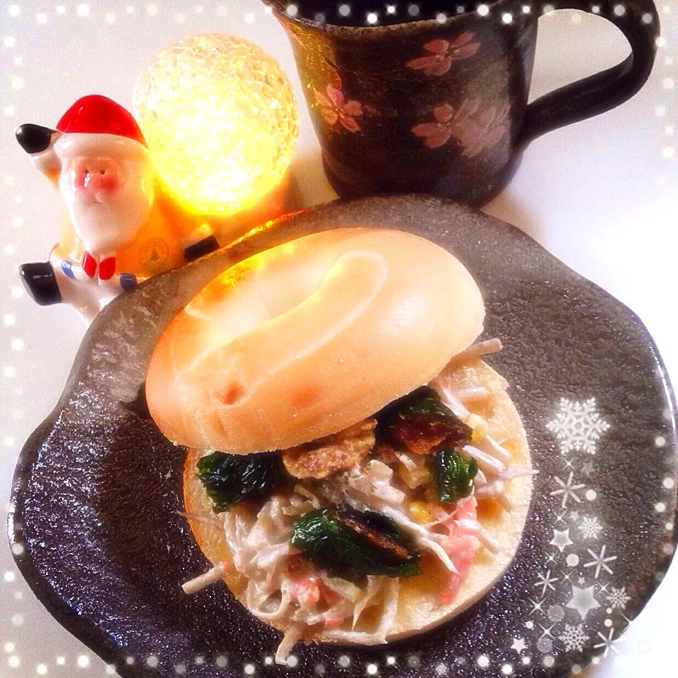 シャキシャキごぼうサラダ＆焼き紫蘇味噌のベーグルサンド🎄|Makinsさん