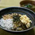 簡単のっけ丼【「松前こんぶでなめたけ」応用レシピ】