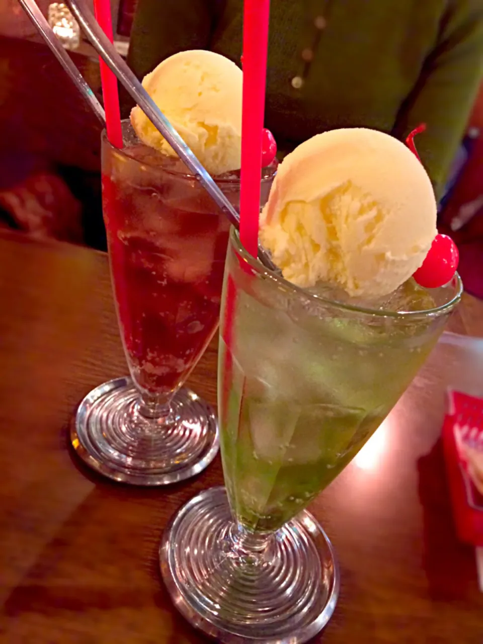 Snapdishの料理写真:クリームソーダ🍹（キウイ、グレープ）|にょにょんさん