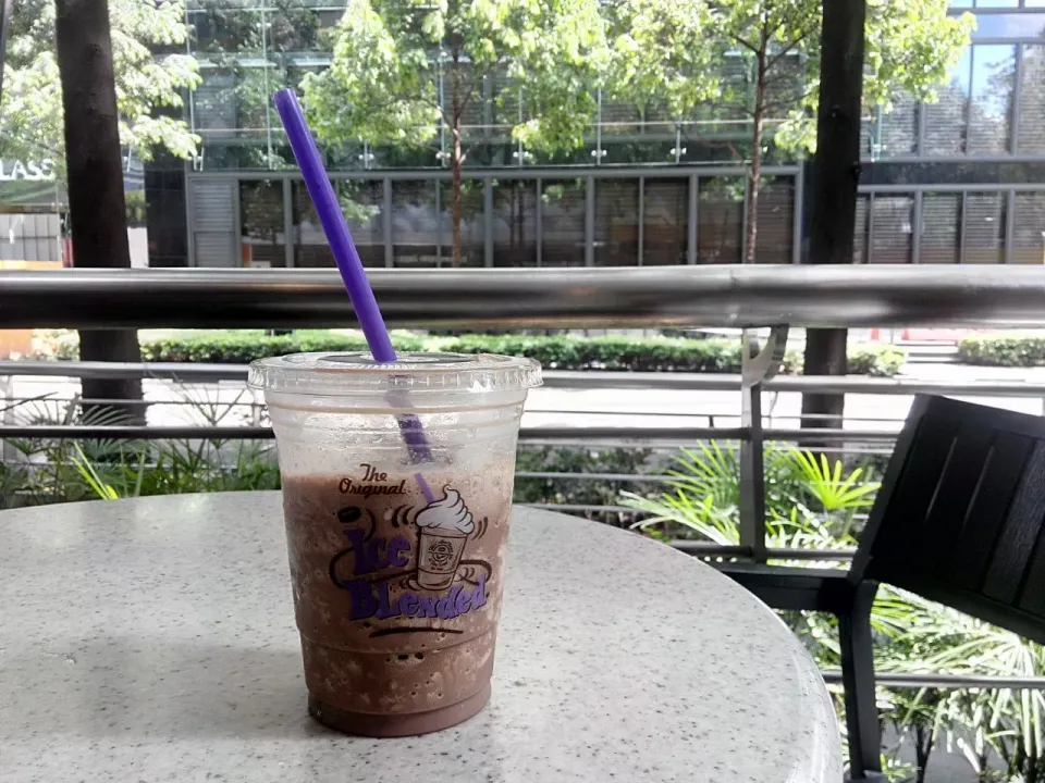 ice blended mocha for a hot day|秋平さん