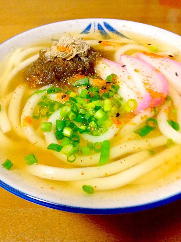 シンプルうどん🍲七味を入れて|まいりさん