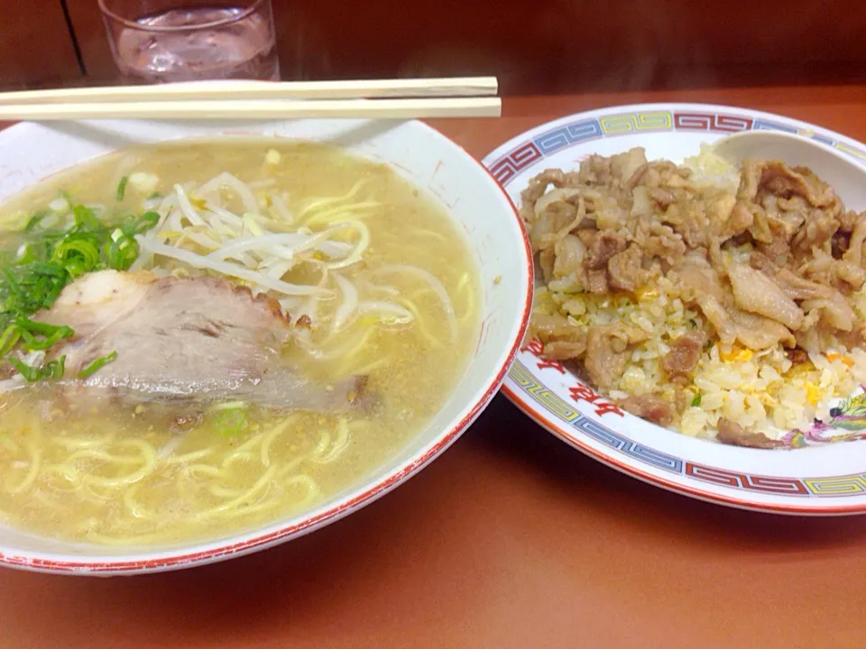 Snapdishの料理写真:小倉の娘娘『ラーメンと肉やきめし』|コージ💫さん