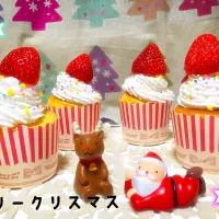 Snapdishの料理写真:ホットケーキミックスでクリスマスカップケーキ♡|あき♡さん