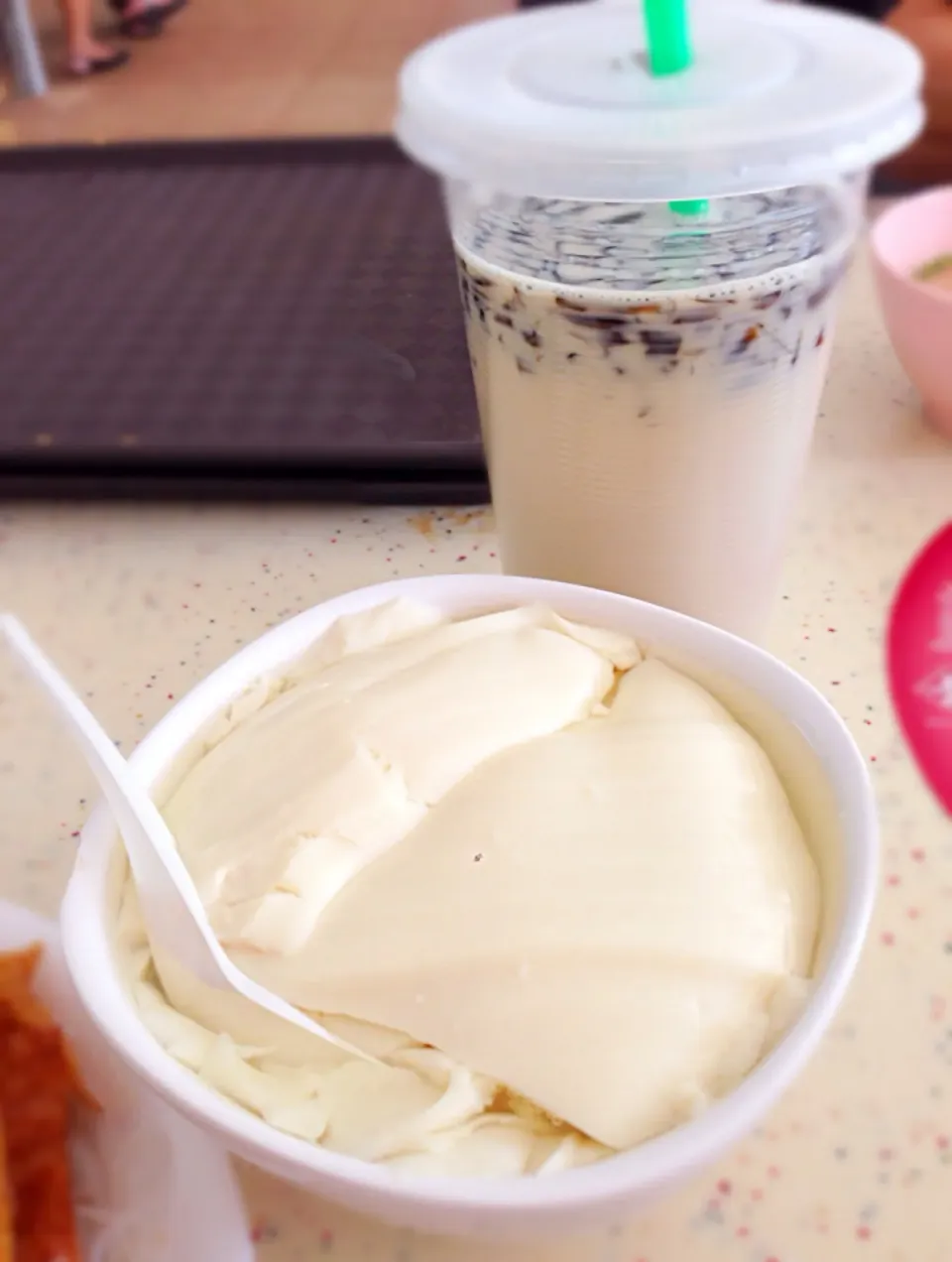 Traditional soya beancurd and soya milk with grass jelly|coxiella24さん