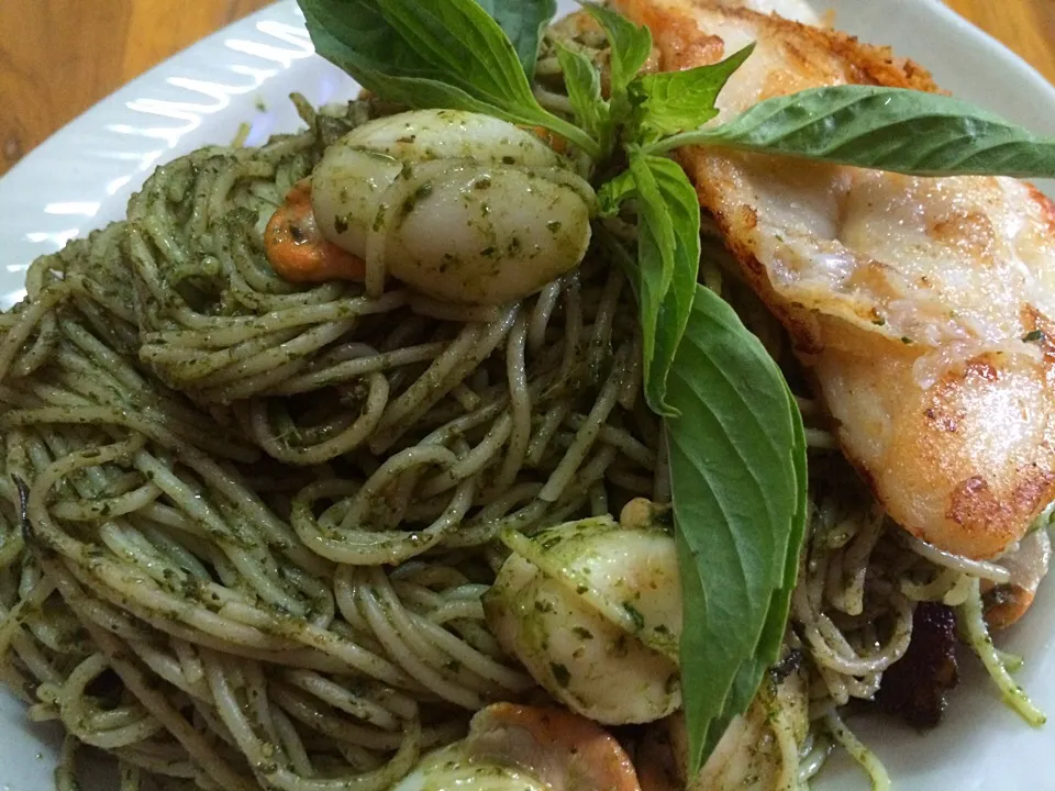 Snapdishの料理写真:Pesto capellini with scallop and dolly steak|thitiさん