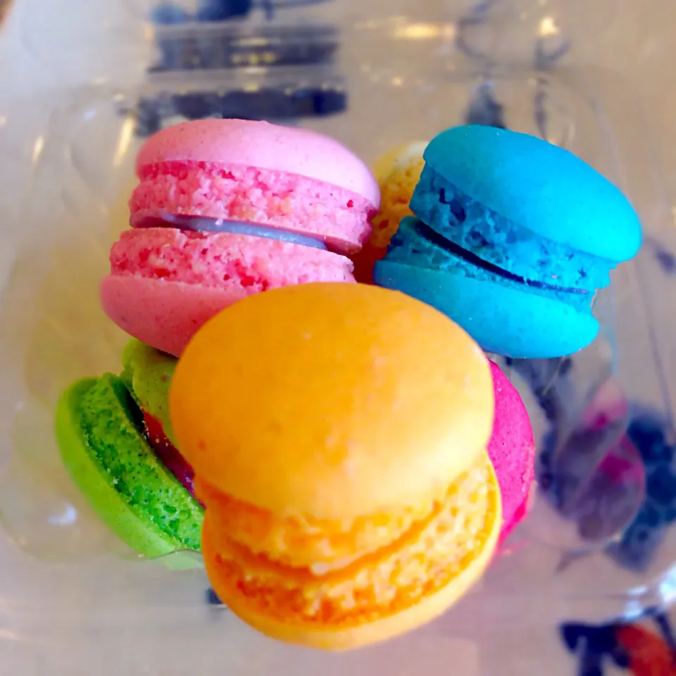 Mixed Berry Macaron|didi kullawadeeさん