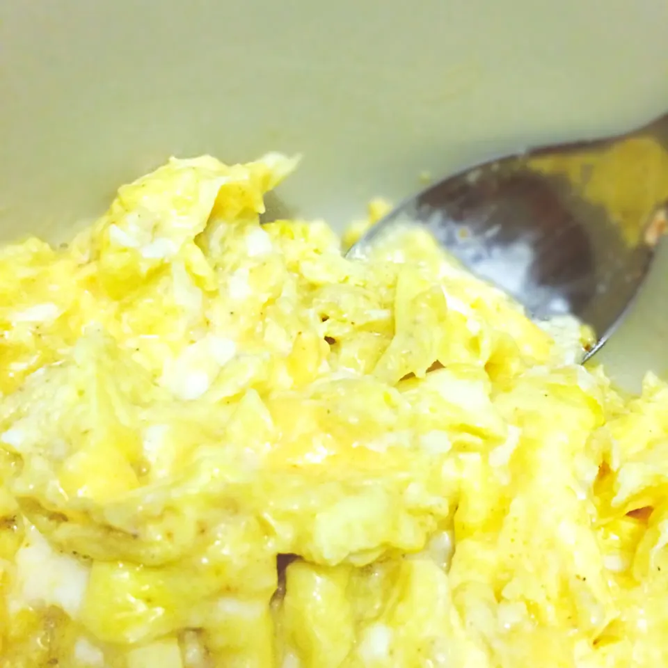 Snapdishの料理写真:Scrambled eggs with cheese|Lisa Tanさん