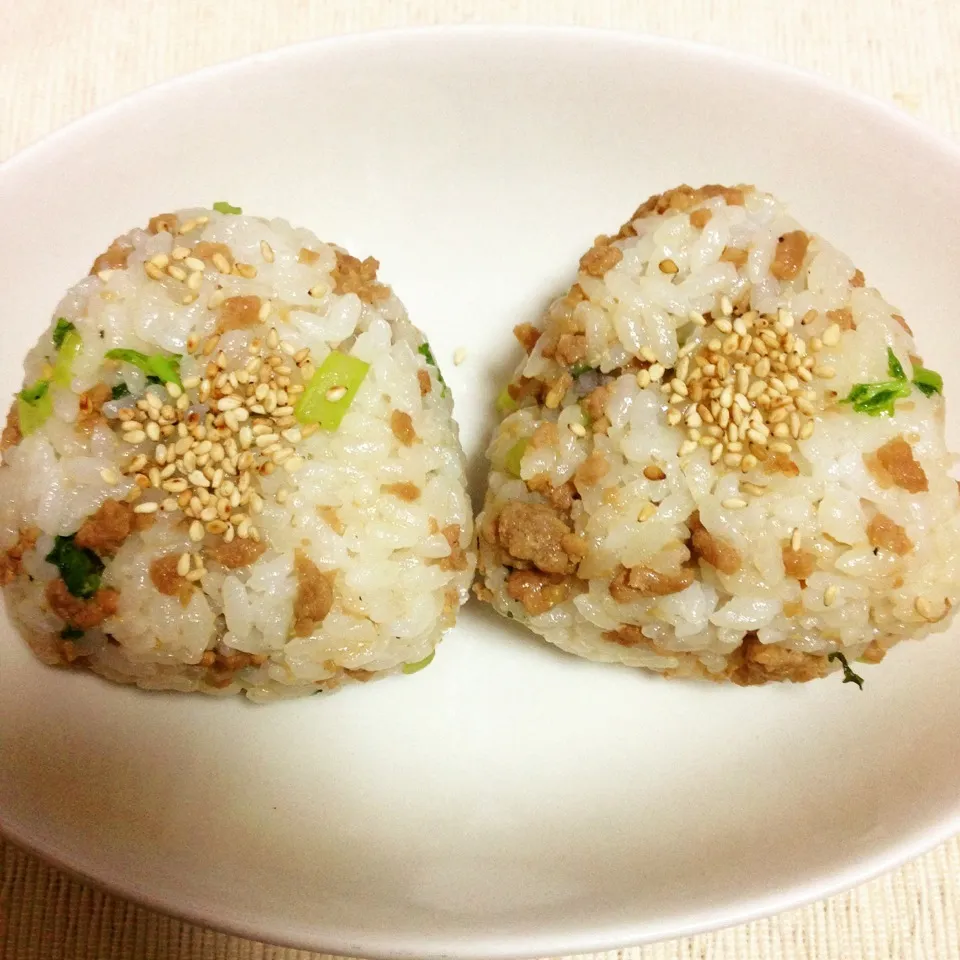 肉味噌と大根葉のおにぎり|はやしさん