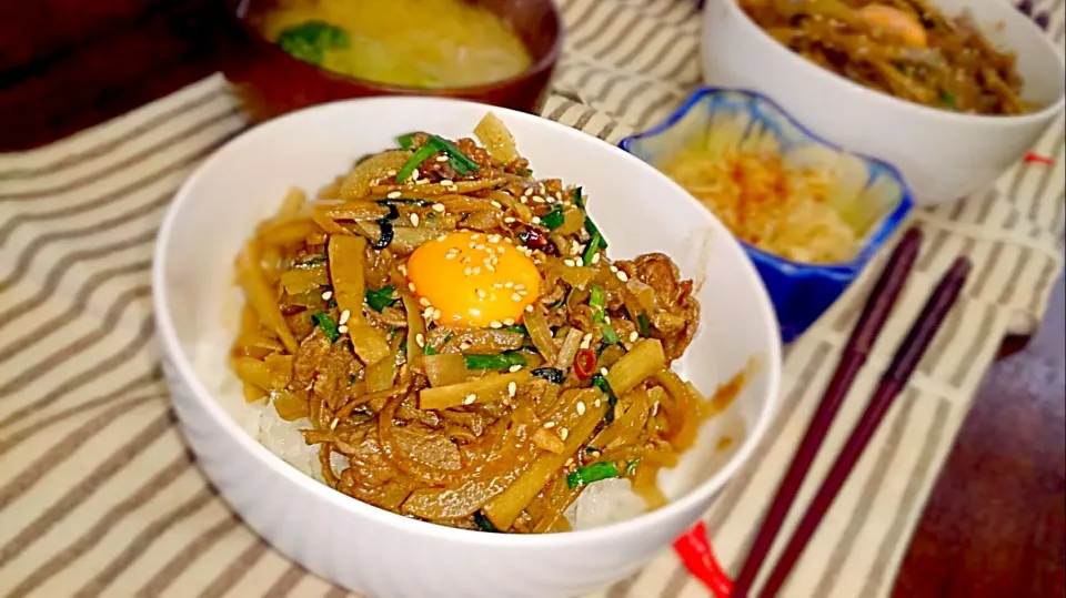 ごぼうと牛肉の甘辛炒め丼|ESTさん