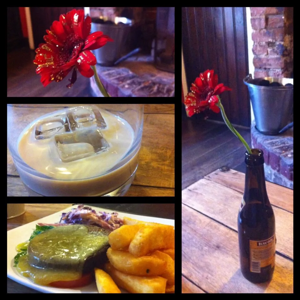 Snapdishの料理写真:Lunch! Cheese topped Veggie burger, coleslaw and chips with baileys on ice|🍓Jolejo🍓さん