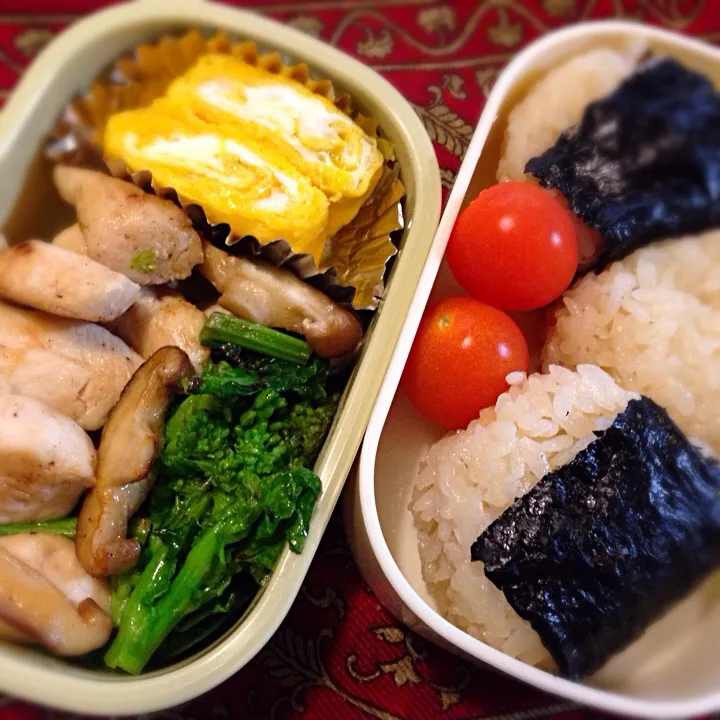 さざえの炊き込みご飯むすび🍙と鶏ささみと菜花のソテー弁当|もえさん