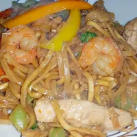 Snapdishの料理写真:chicken and shrimp with vegies rice noodle.. Filipino cousine.. ^^|Ayel Santellaさん