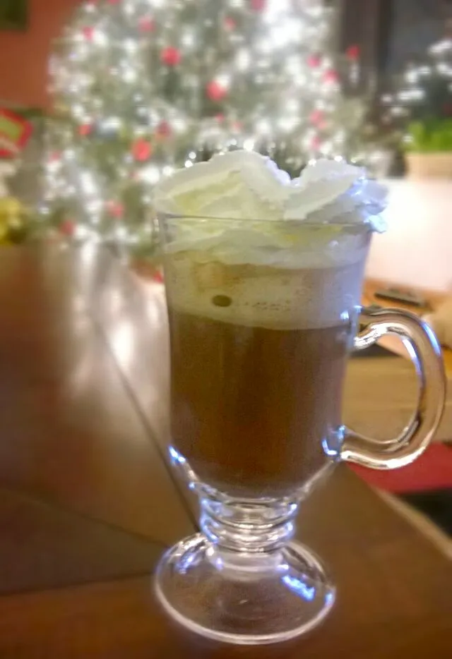 hot cocoa with peppermint schnapps|Jiraphon Gさん