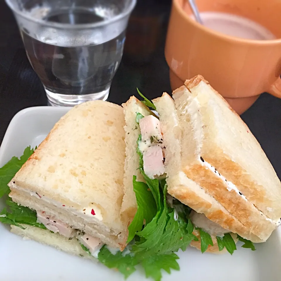 昨日焼いたカンパーニュでサンドイッチ♪|ゆえさん